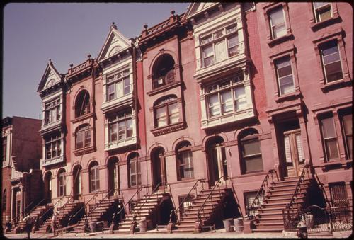 Brooklyn Brownstones, 1970s. Image credit: Wikimedia Commons