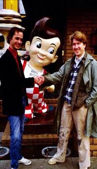 John Waters shaking hands with Philly expat David Lynch outside of Bob’s Big Boy restaurant in Los Angeles, 1979. Best. Picture. EVER!
